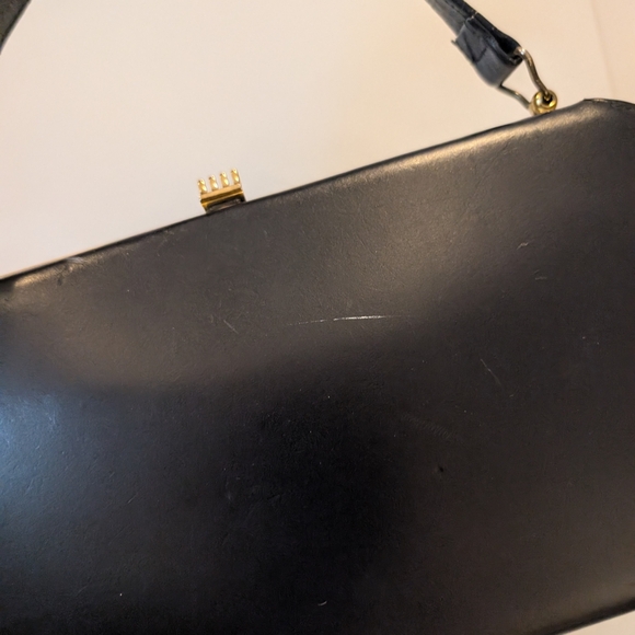 Vintage Black Leather Handbag With Gold Clasp - Picture 4 of 9